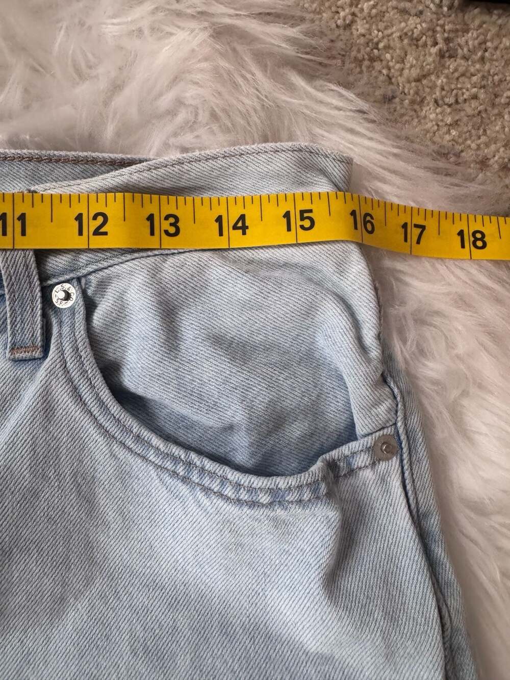 Levi's Size 28 Baggy Dad Jean w/ Leather Patch - Picture 5 of 11